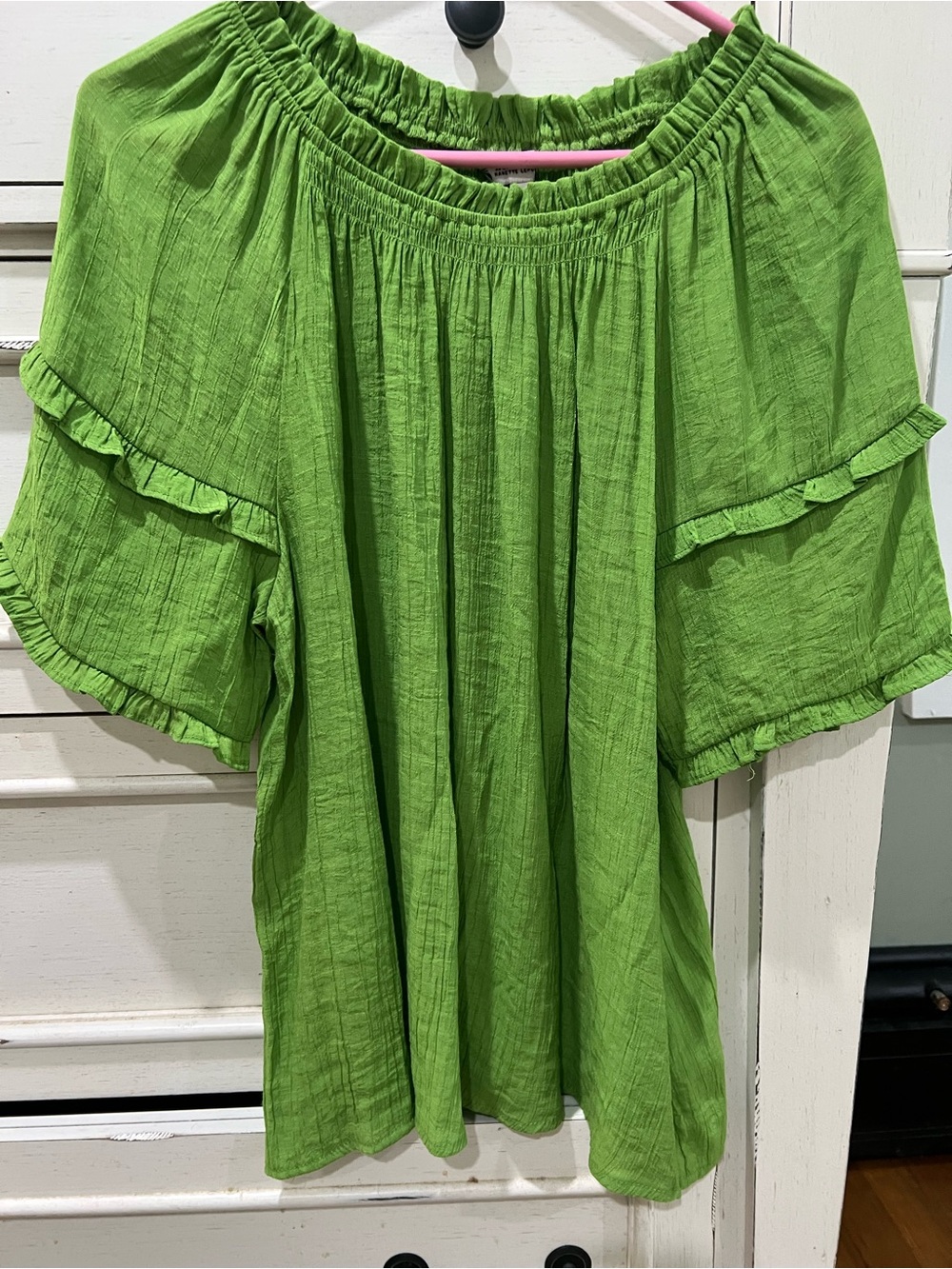 Green shortsleeved blouse